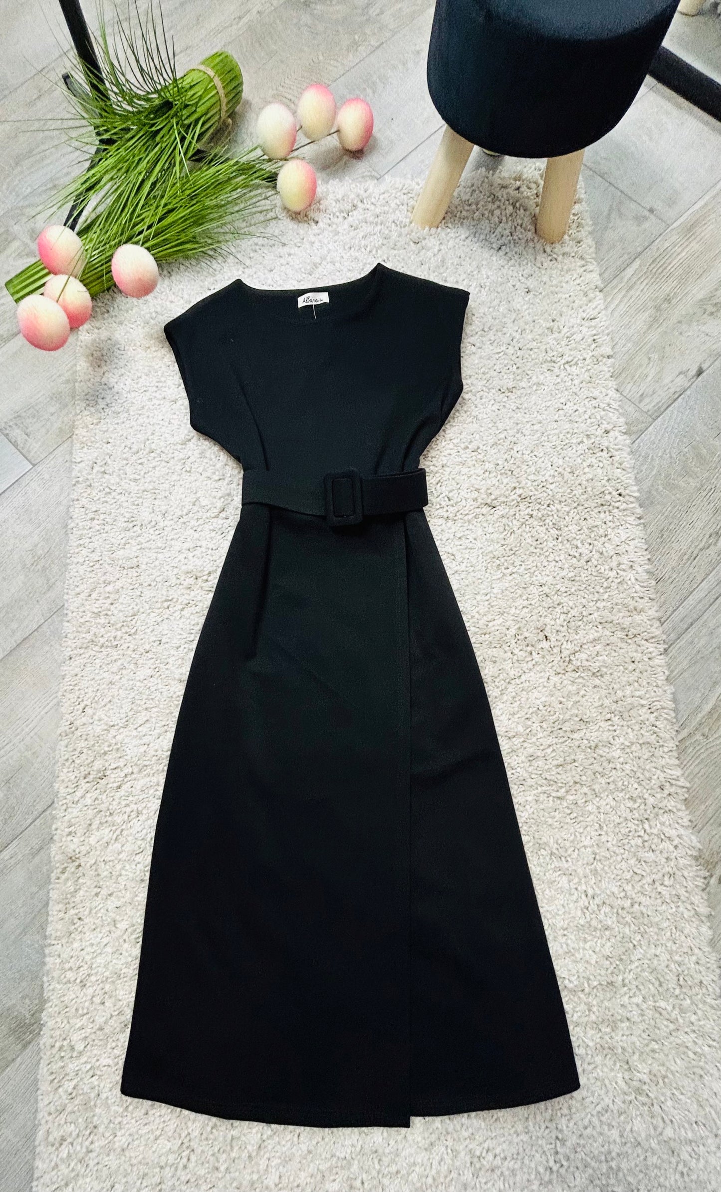 Vestido básico con cinturon image 1